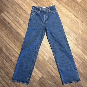 Levi’s Ribcage Straight/Medium Wash